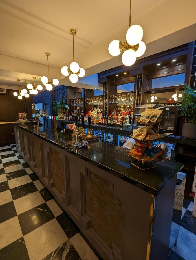 Hotel Cromwell Стивънидж Екстериор снимка
