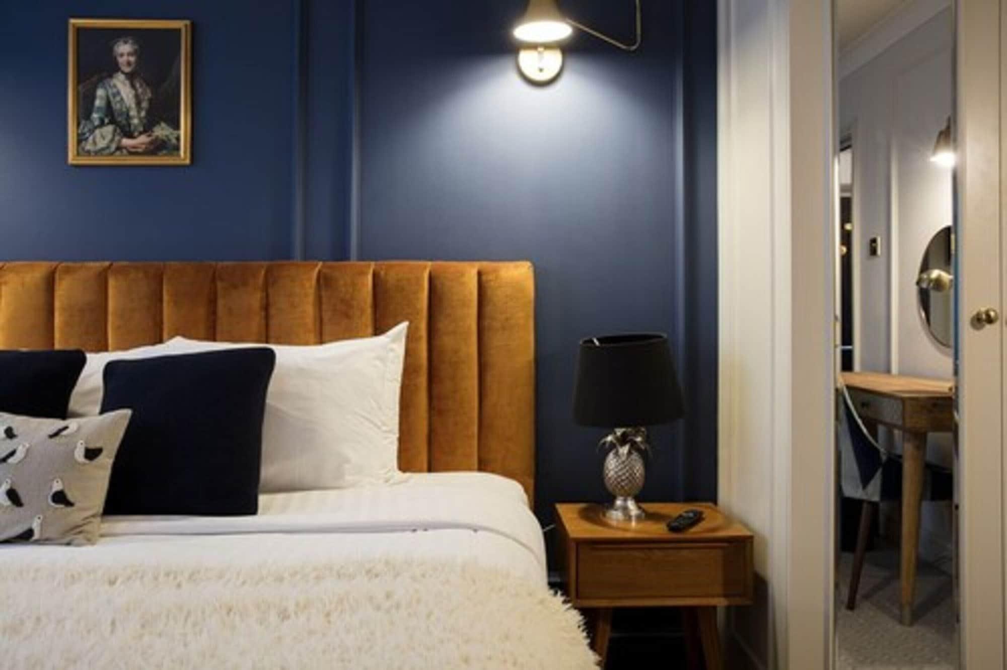 Hotel Cromwell Стивънидж Екстериор снимка