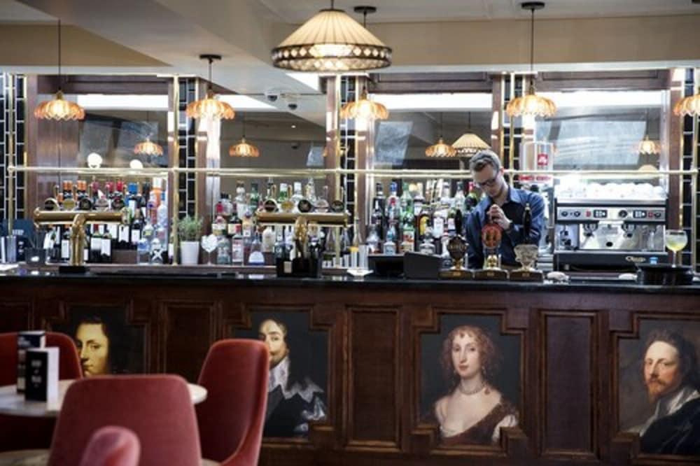 Hotel Cromwell Стивънидж Екстериор снимка