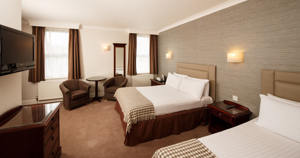 Hotel Cromwell Стивънидж Екстериор снимка
